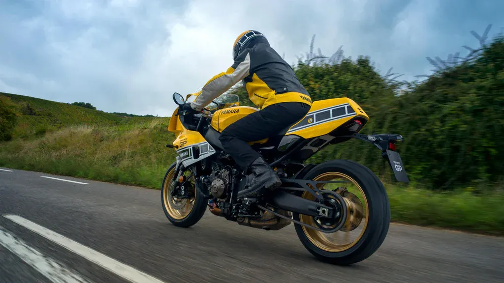 2026 XSR900 GP: GEBOREN UIT GLORIE 1 yamaha xsr 900 gp 2026 3